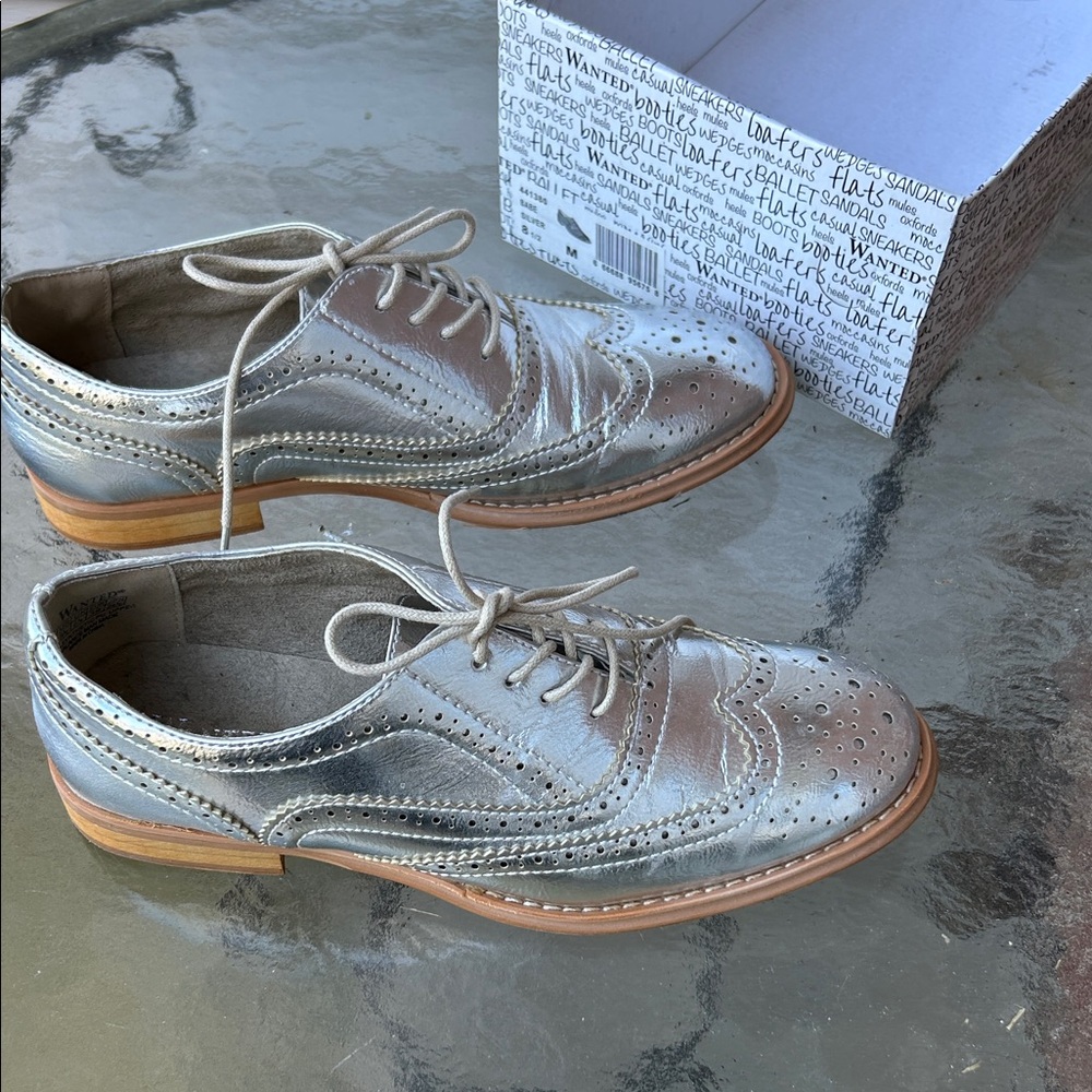Metallic Silver Brogue Flats 8.5 Women’s - Picture 4 of 7